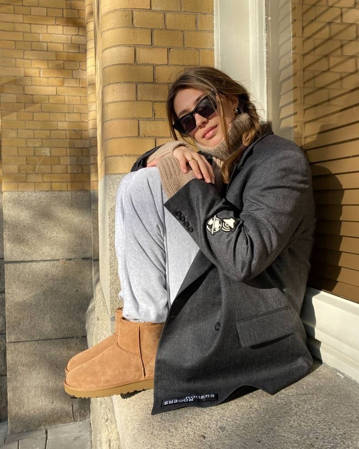UGG Classic Ultra Mini Châtaigne portée par une cliente