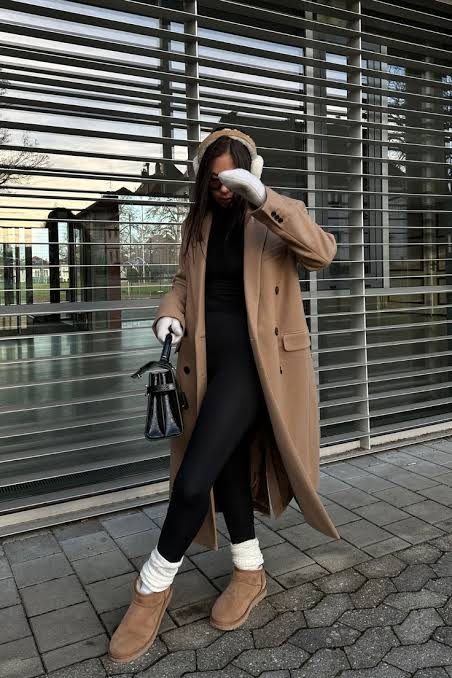 UGG Classic Ultra Mini Sable portée par une cliente